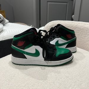 Jordan 1 Mid Green Toe